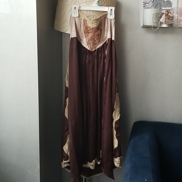 Cigana lace and satin dress - Picture 3 of 9